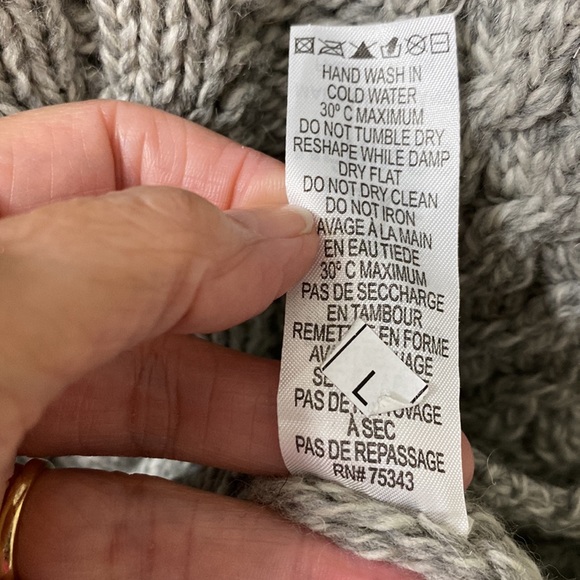 Aran Mor authentic Irish Cable Knit sweater size small - Picture 4 of 4